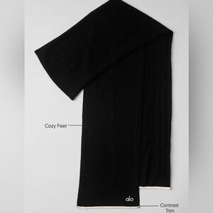 New with tags Cashmere Light Frosted Scarf one size